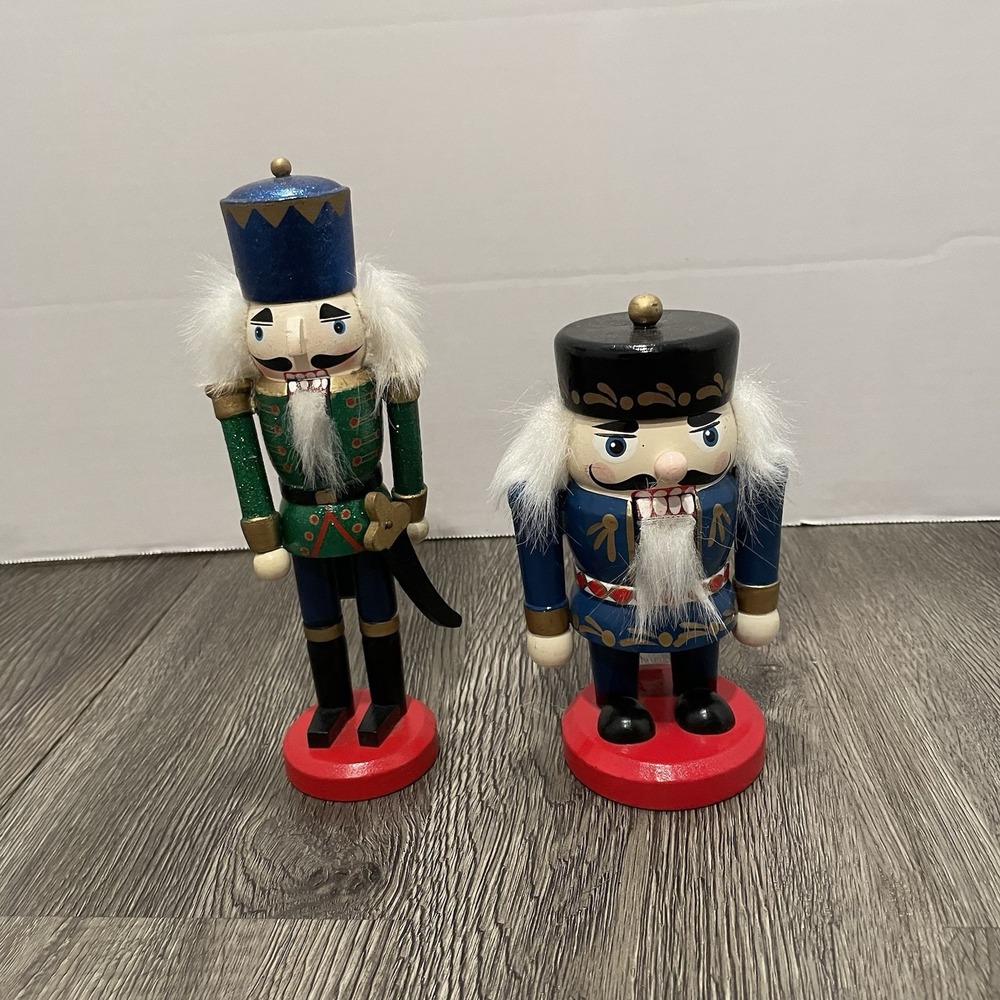 Lot Of 2 Nutcracker Soldier Guards Wooden Holiday Decor Figurines 6" And 8" - Picture 1 of 5